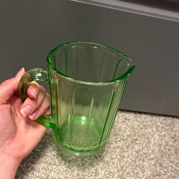 Vintage Hazel Atlas Green glass pitcher set of 2 ribbon pattern paneled design - Picture 13 of 16